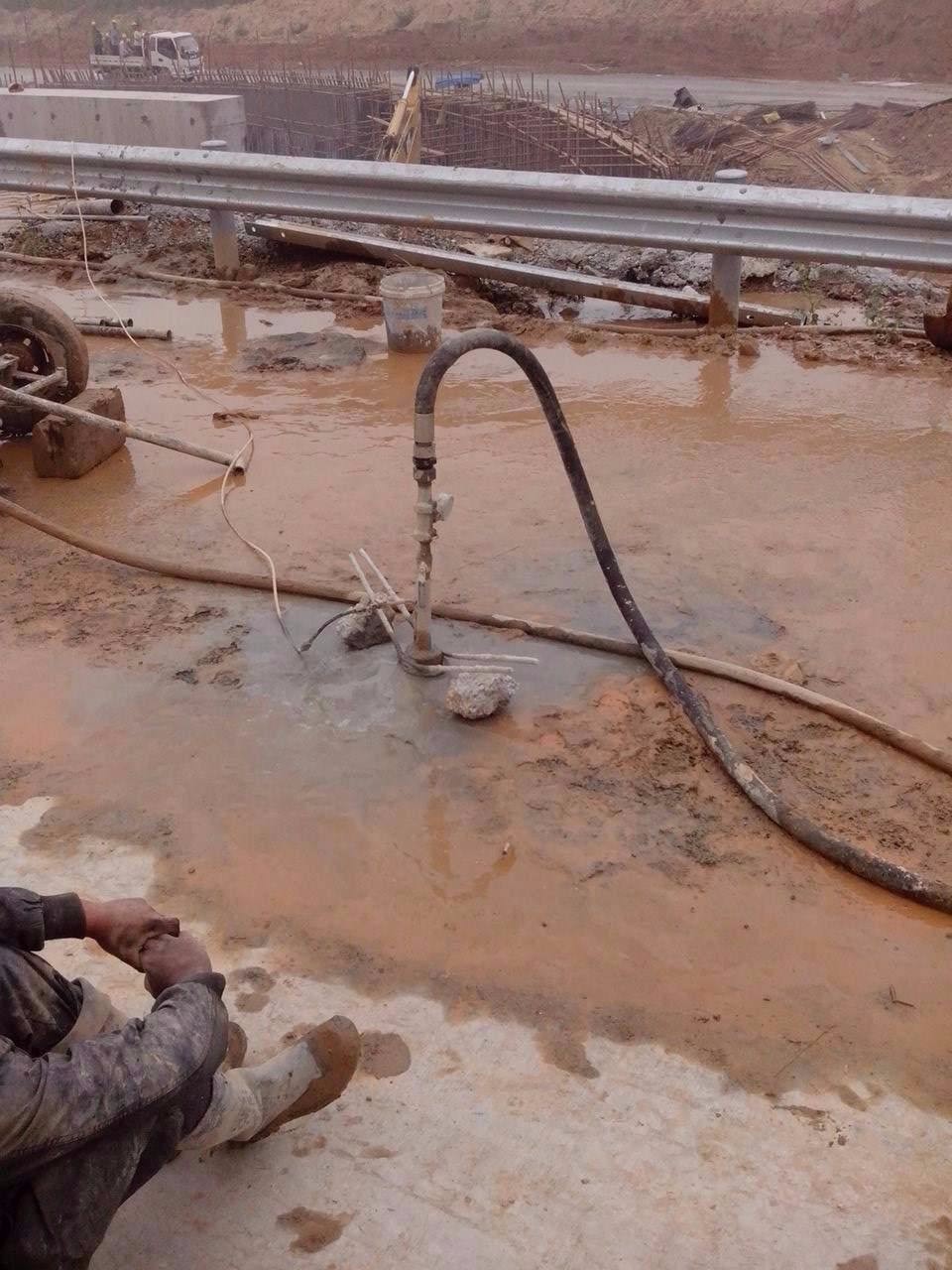 双峰路基压密注浆